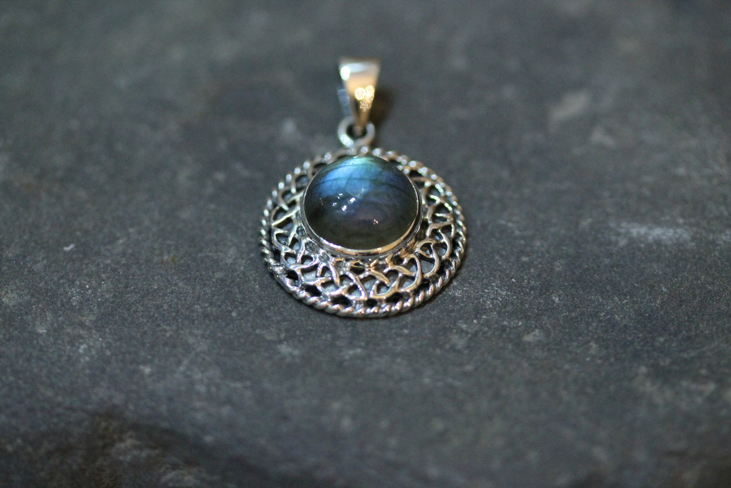 Celtic Stone Pendant - Round Knotted Border with Labradorite