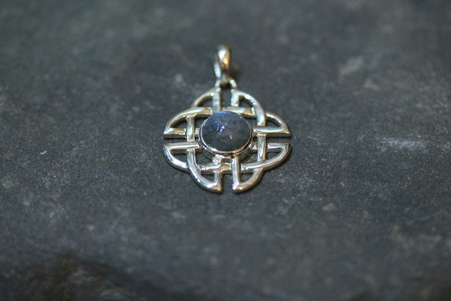 Celtic Stone Pendant - Quaternary Knot with Labradorite