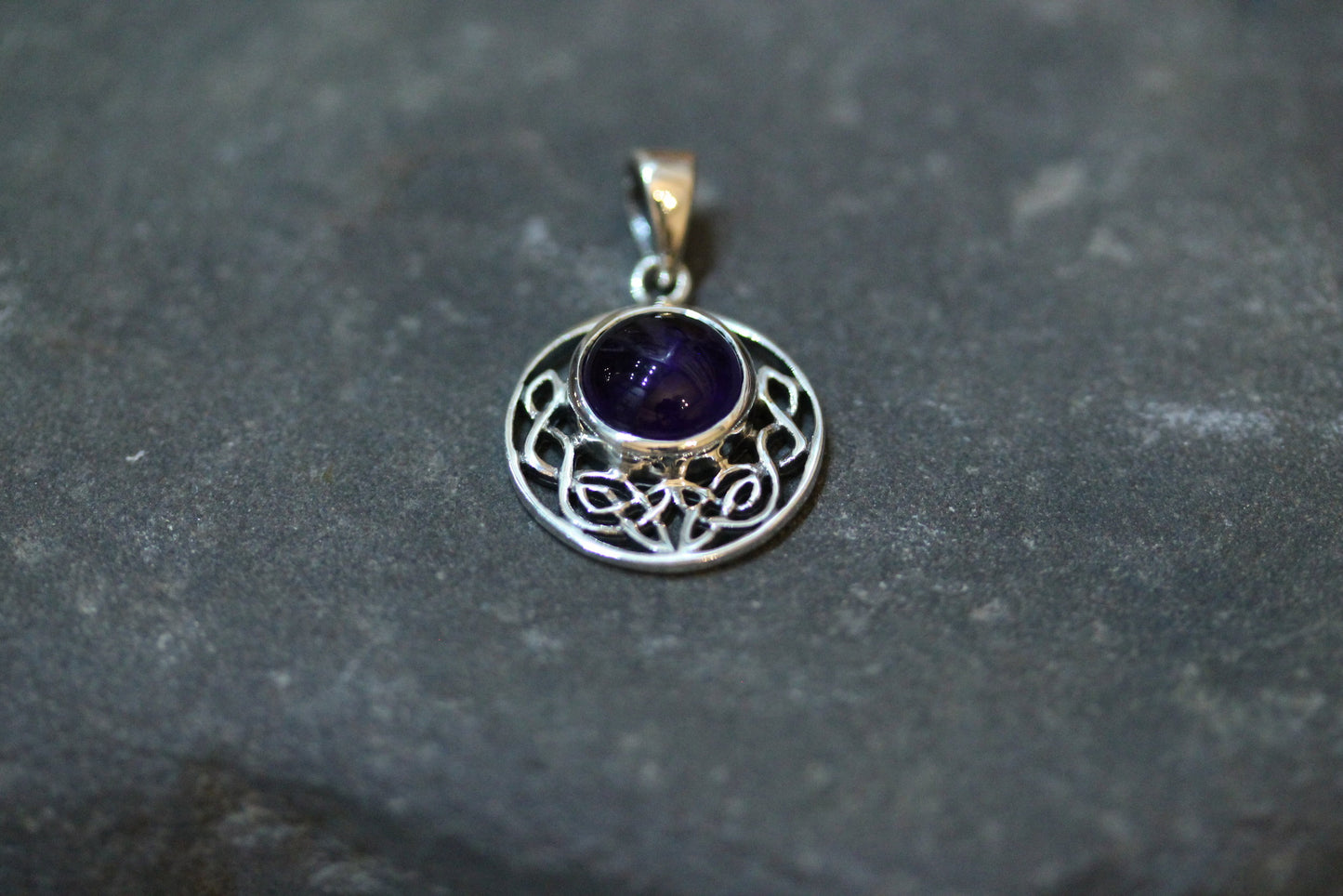 Celtic Stone Pendant - Round Half Moon Knot with Black Onyx