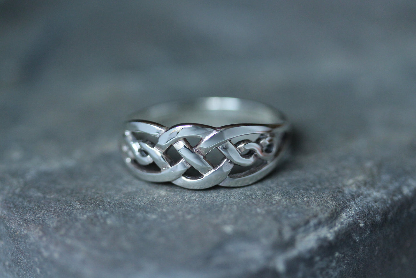 Celtic Knot Ring - Round Loop Knot