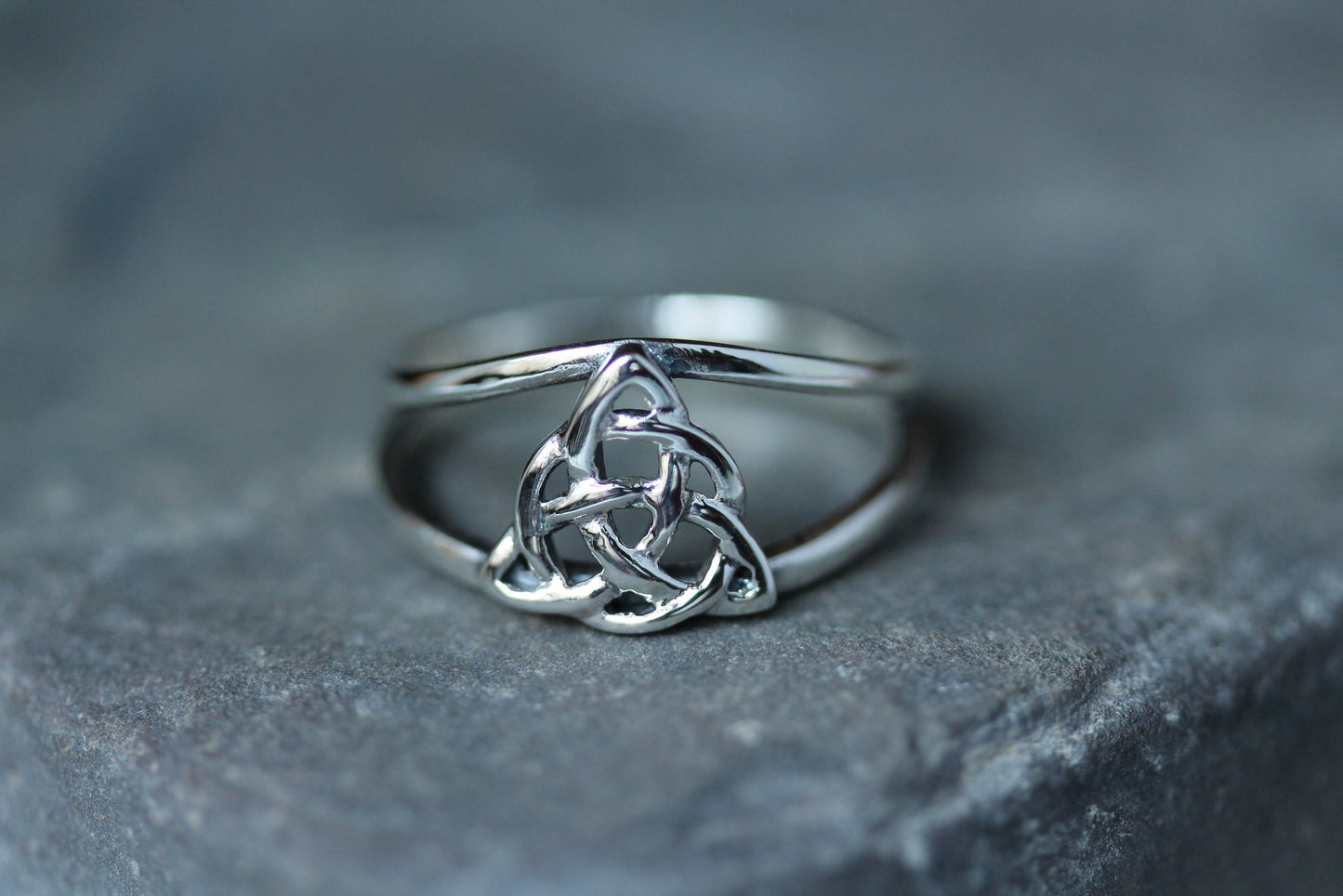 Triquetra Ring - Encircled Trinity