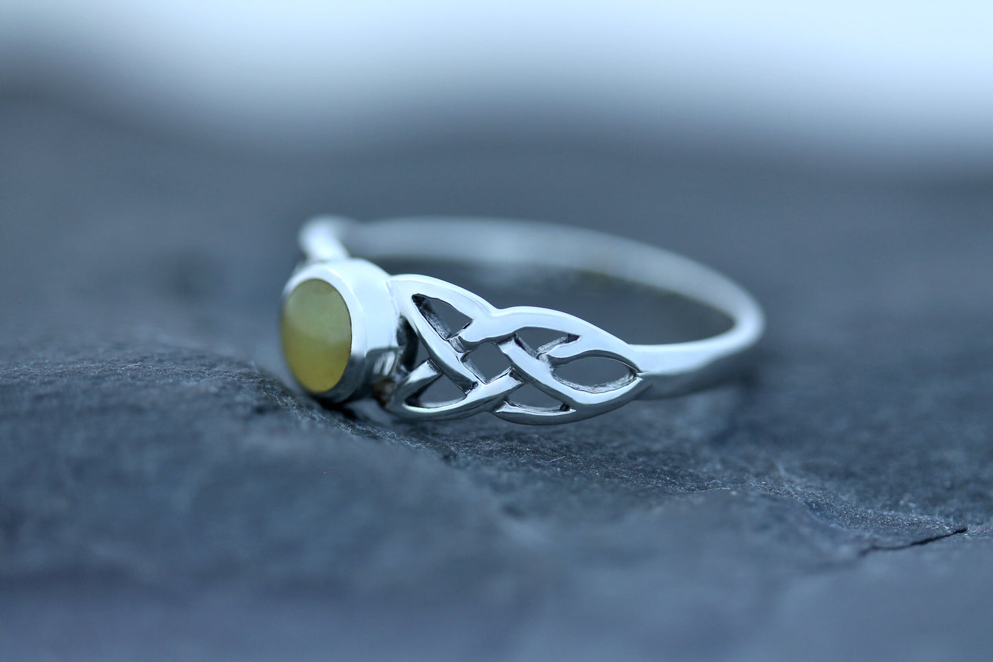 Scottish Marble Ring - Tapered Celtic Knot