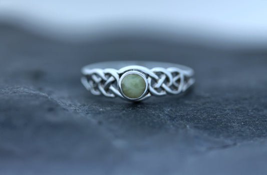 Scottish Marble Ring - Dainty Double Knot