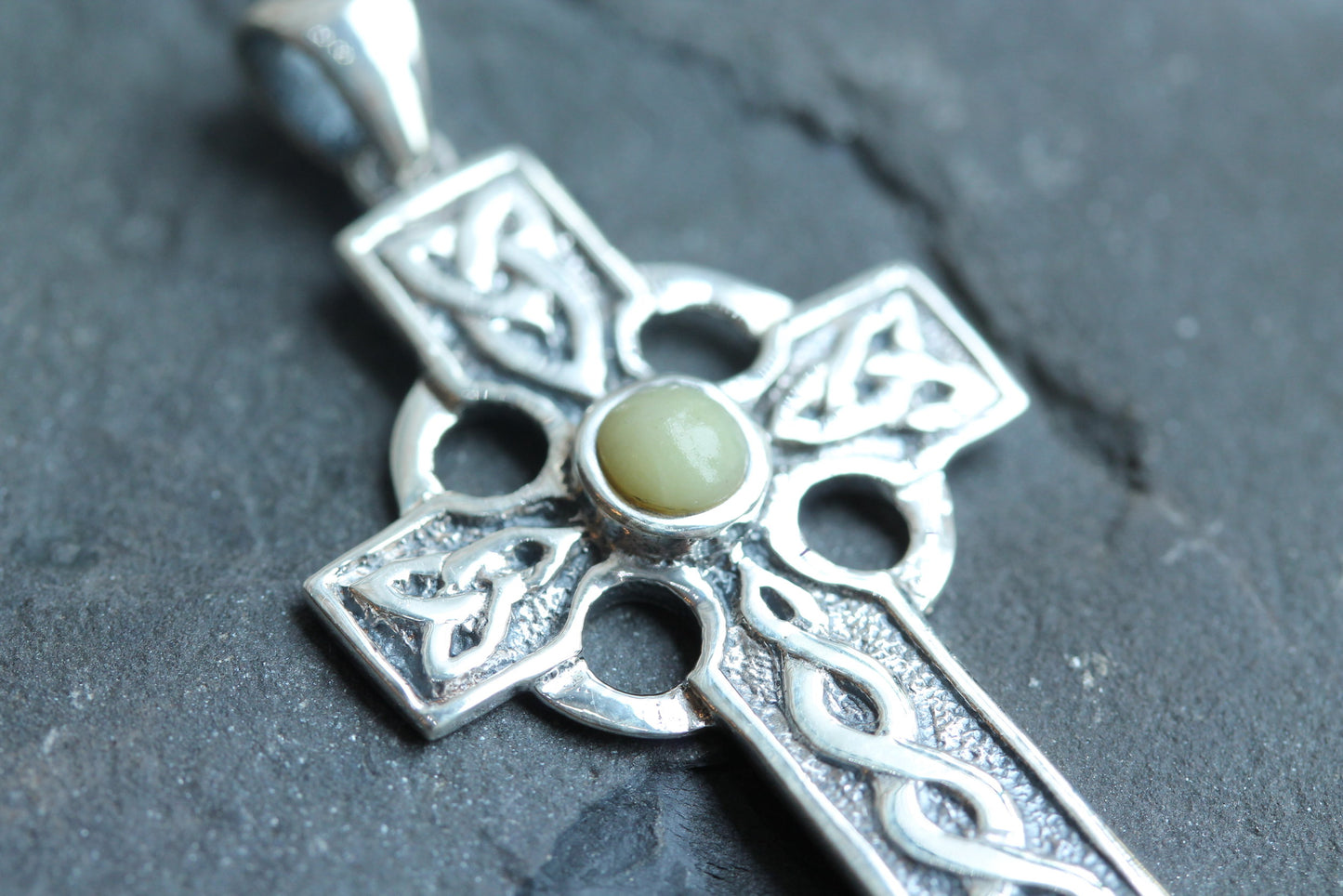 Scottish Marble Pendant - Looped Trinity Cross