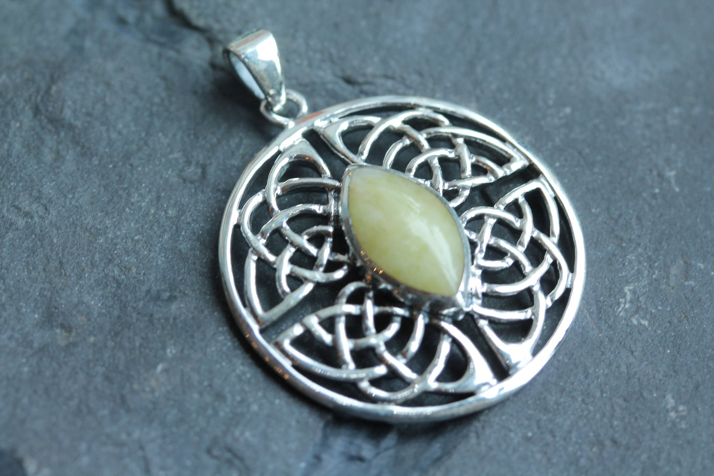 Scottish Marble Pendant - Eye Quarternary Knot