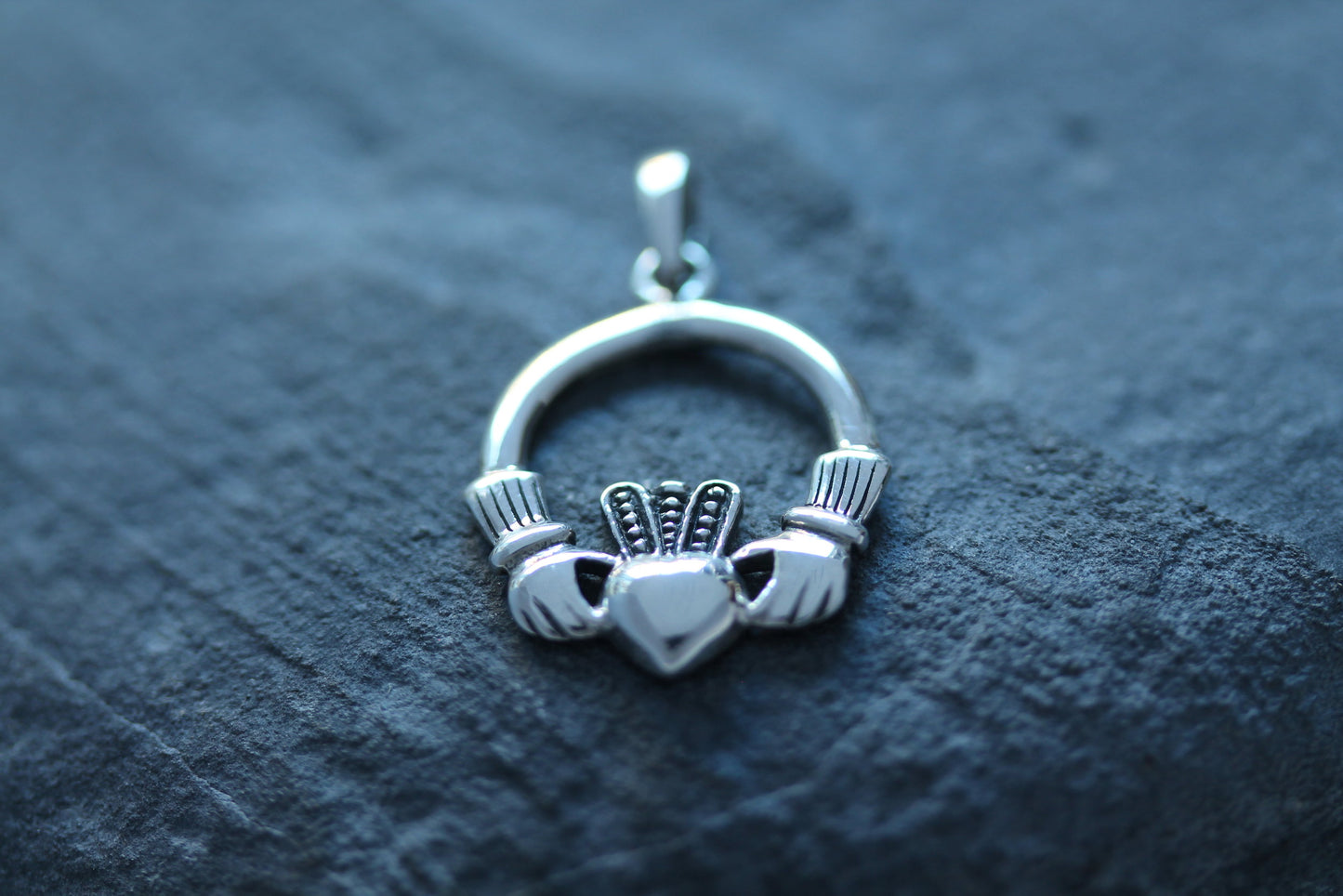 Claddagh Pendant - Classic (Medium)