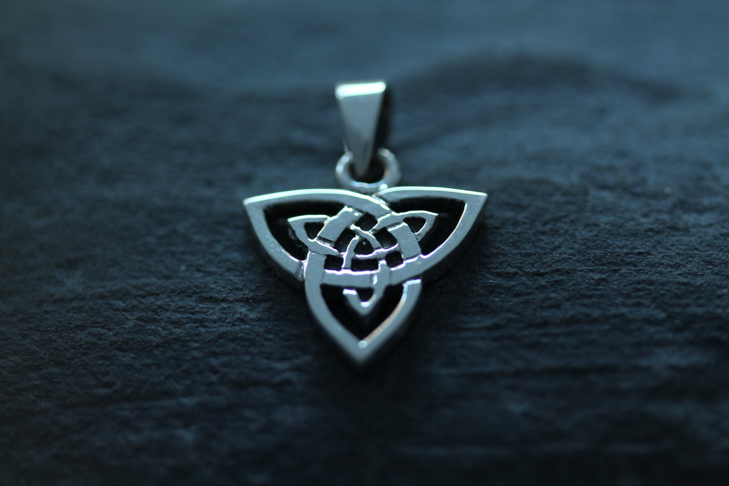Triquetra Pendant - Overlapping Triquetra