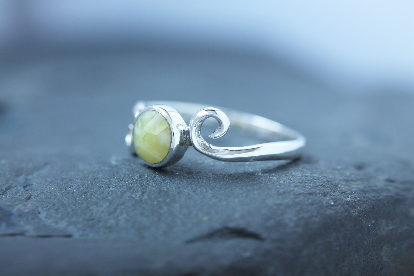 Scottish Marble Ring - Swirl Shoulder