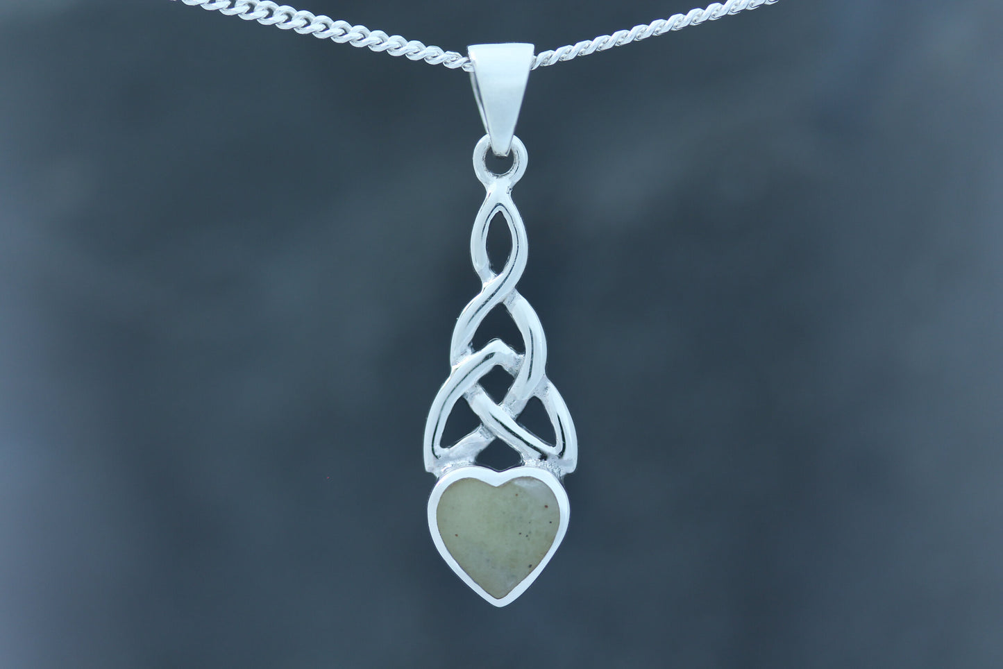 Scottish Marble Pendant - Heart with Mother-Daughter knot