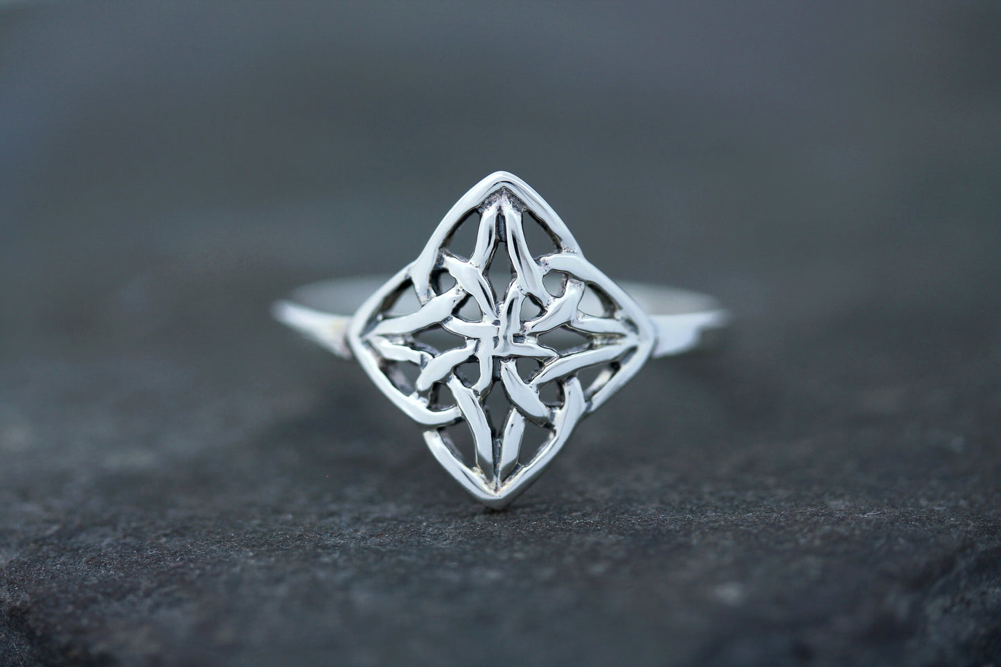 Celtic Knot Ring - Pointed Four Seasons