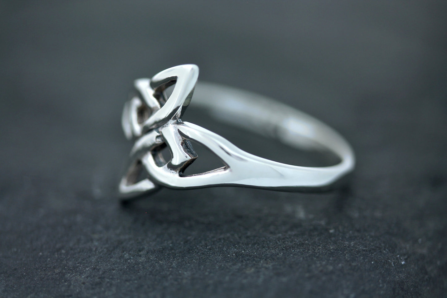 Triquetra Ring - Interlocked Trinity (Large)