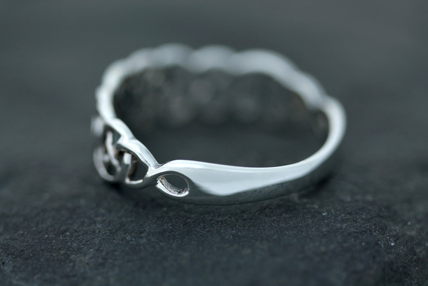 Celtic Knot Ring - Undulating Loop