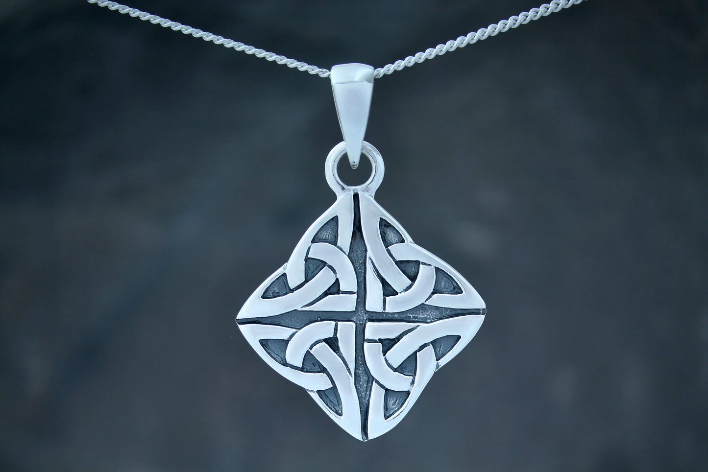 Celtic Knot Pendant - Vintage Four Seasons