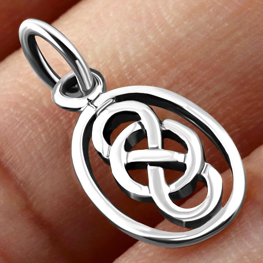 Celtic Knot Pendant - Oval Knot