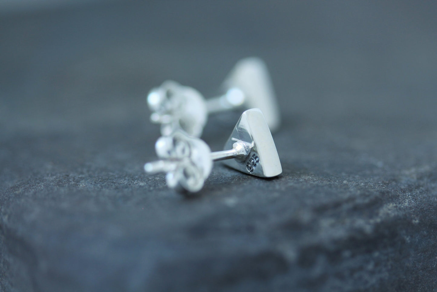 Scottish Marble Studs - Wee Triangles