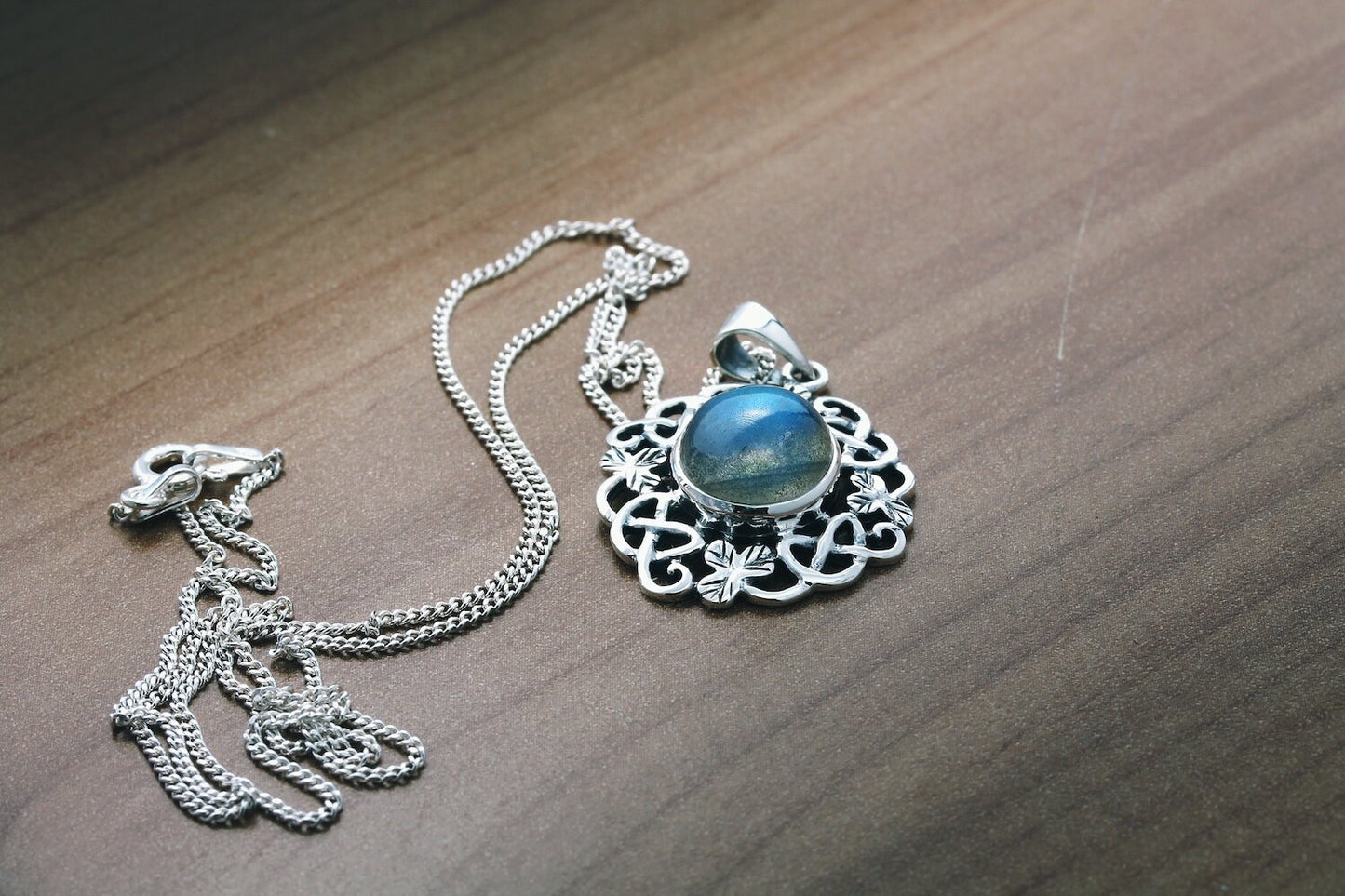 Celtic Stone Pendant - The Knot with Labradorite