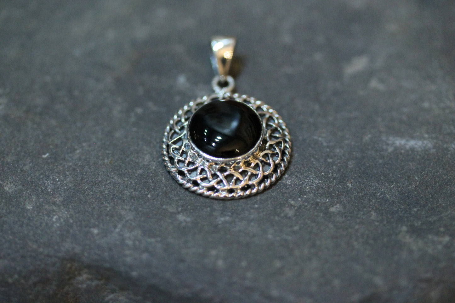 Celtic Stone Pendant - Round Knotted Border with Black Onyx