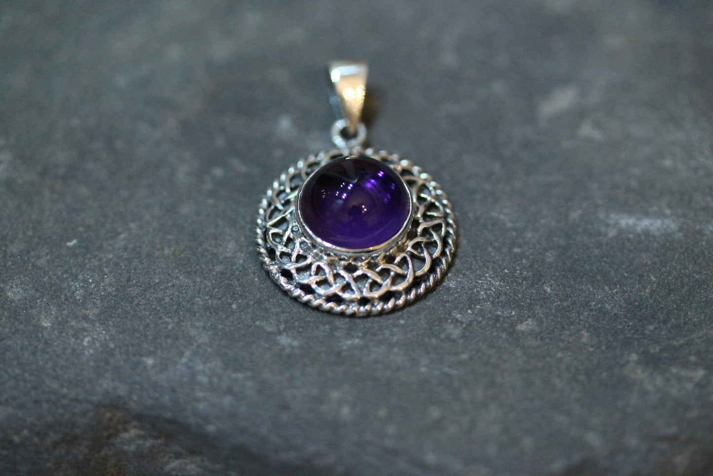 Celtic Stone Pendant - Round Knotted Border with Amethyst