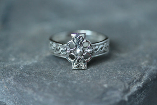 Celtic Cross Ring - Triquetra Points