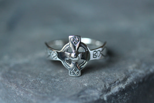 Celtic Cross Ring - Etched Hearts