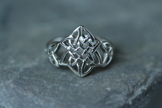 Celtic Knot Ring - Unfinished Tapestry