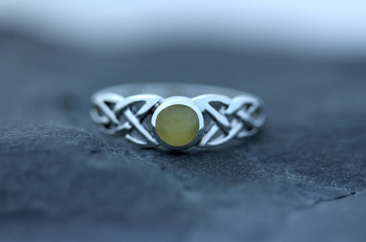 Scottish Marble Ring - Tapered Celtic Knot