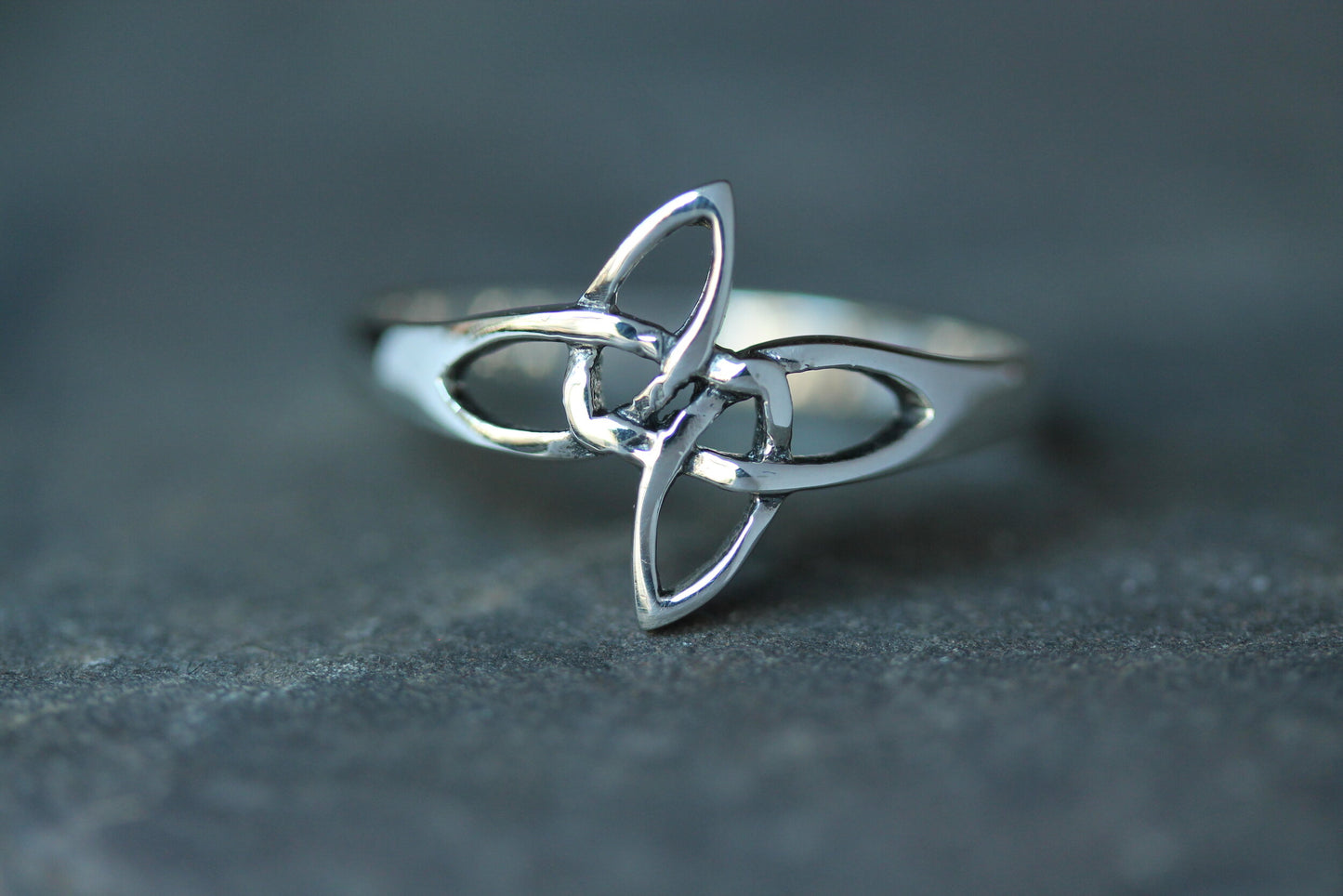 Triquetra Ring - Interlocked Trinity (Small)