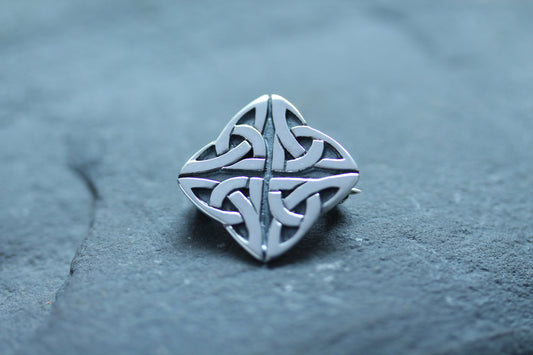 Celtic Knot Brooch - Dara Knot