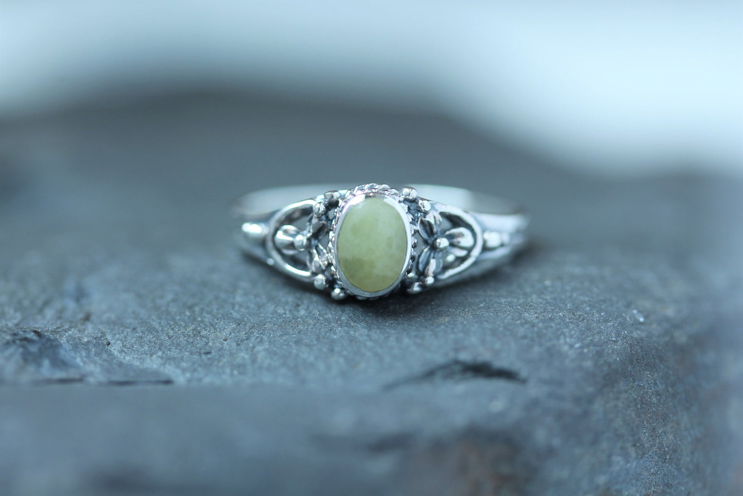 Scottish Marble Ring - Three Petals