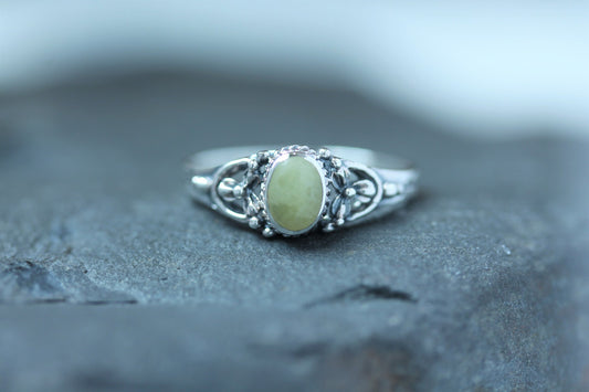 Scottish Marble Ring - Three Petals