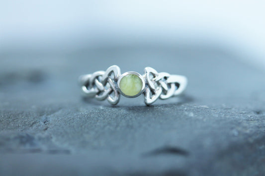 Scottish Marble Ring - Eternity Knot Shoulder