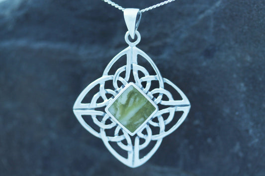Scottish Marble Pendant - Diamond Knot