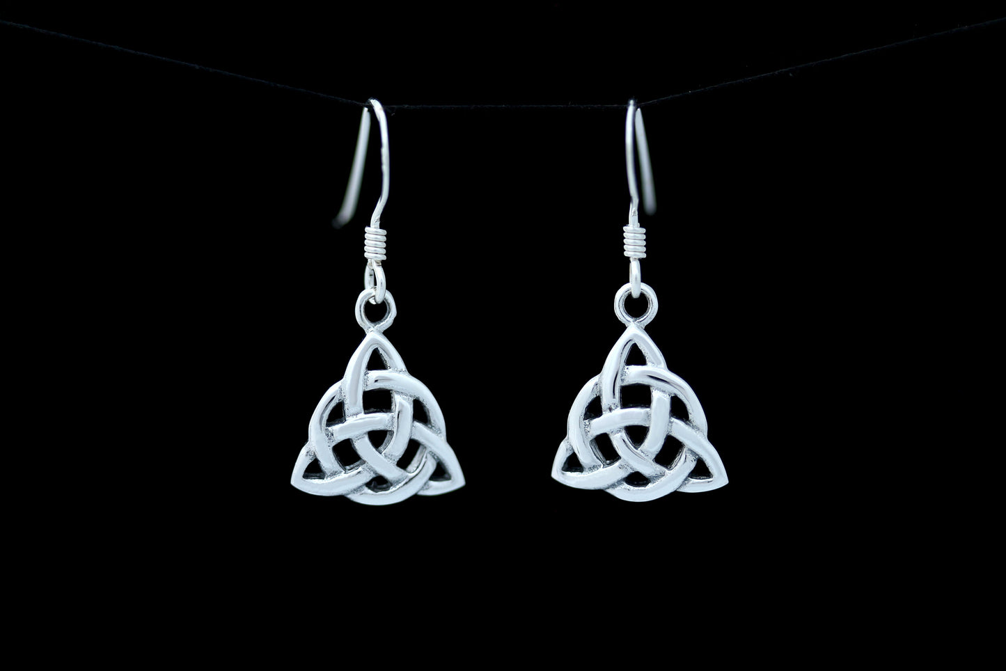Triquetra Earrings - Knotted Three Worlds