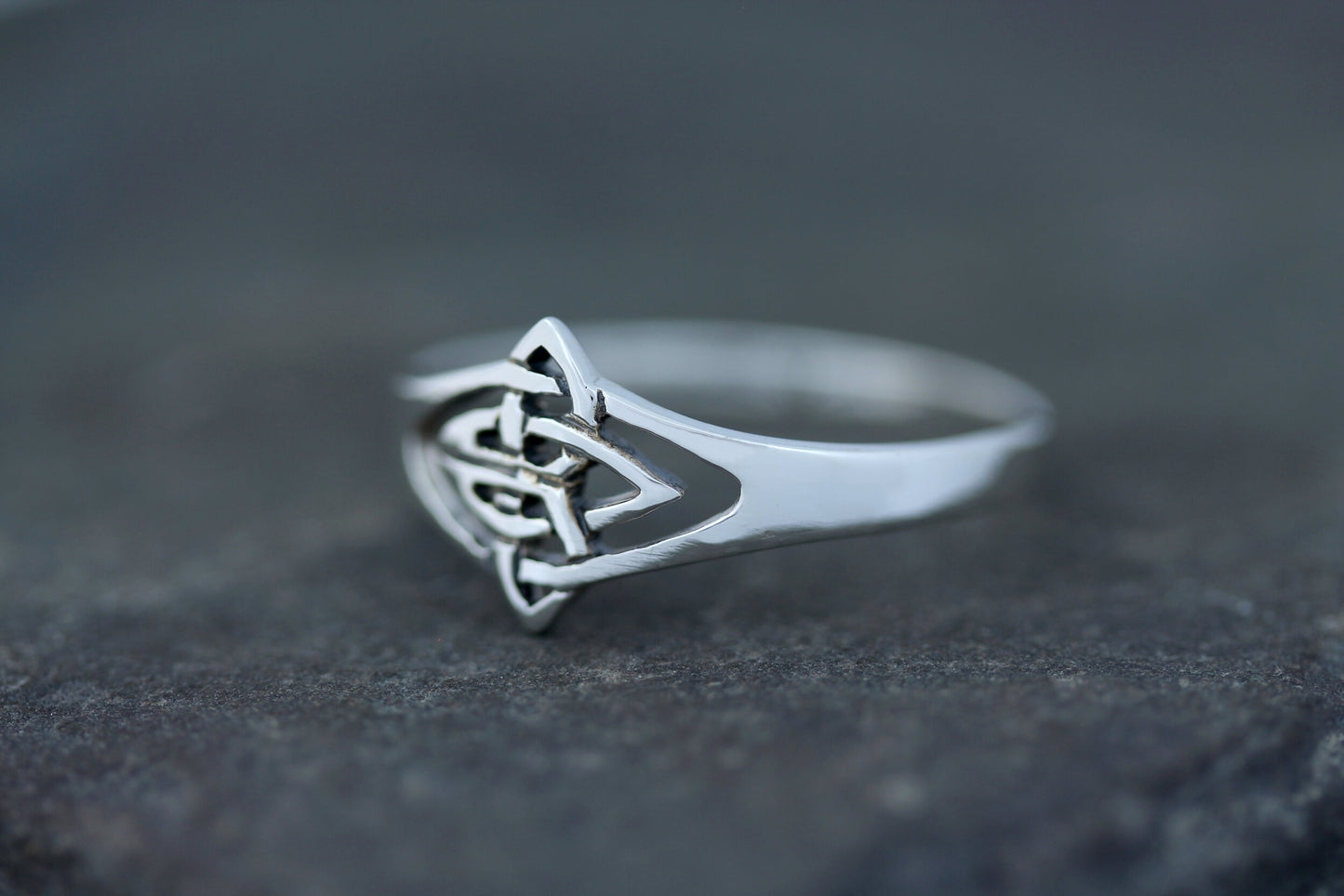 Celtic Knot Ring - Horizontal Kells knot