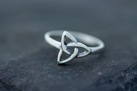 Triquetra Ring - Simple Balance (Medium)