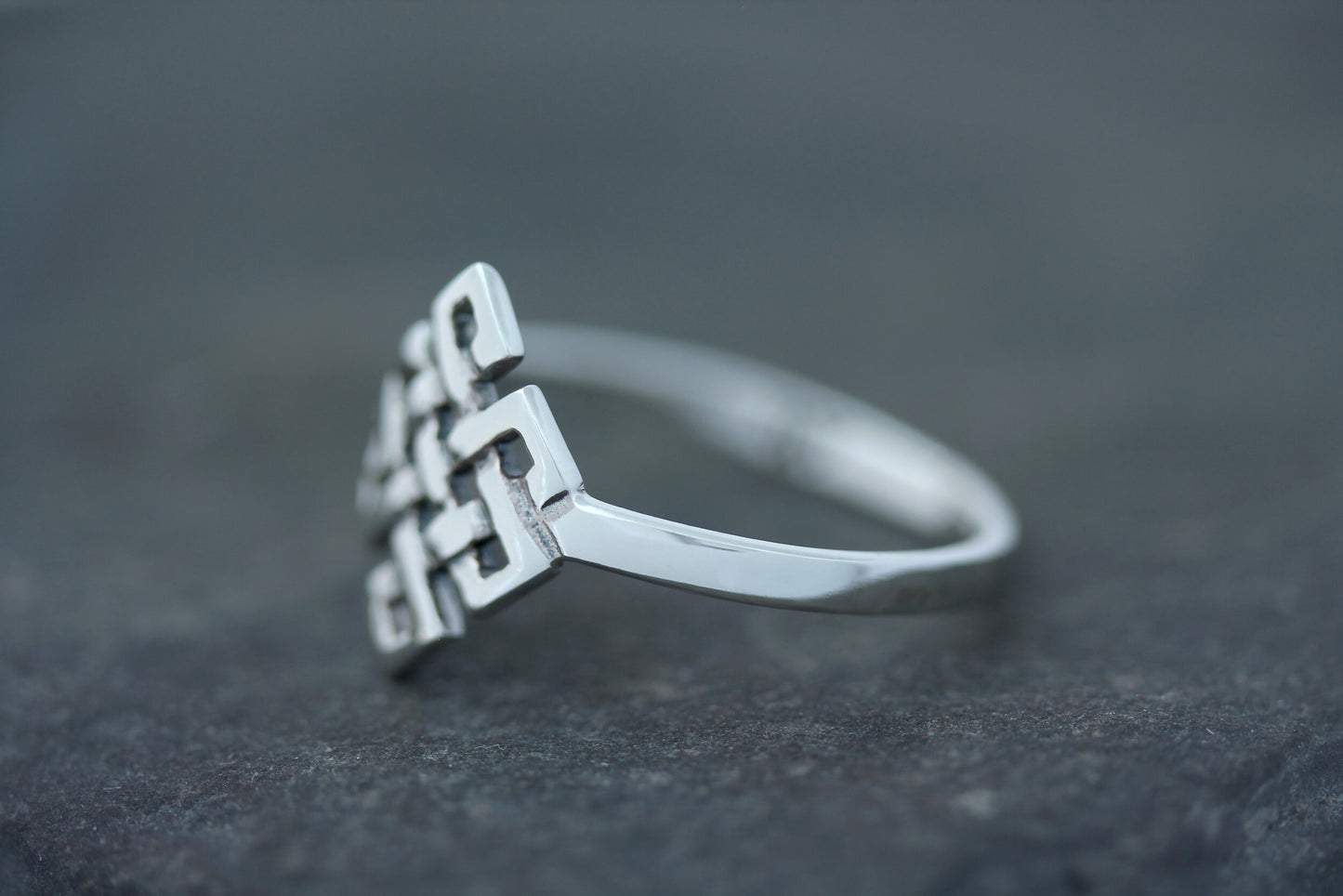 Celtic Knot Ring - Vertical Padlock Knot