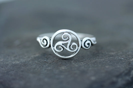 Triskele Ring - Cosmic Flow