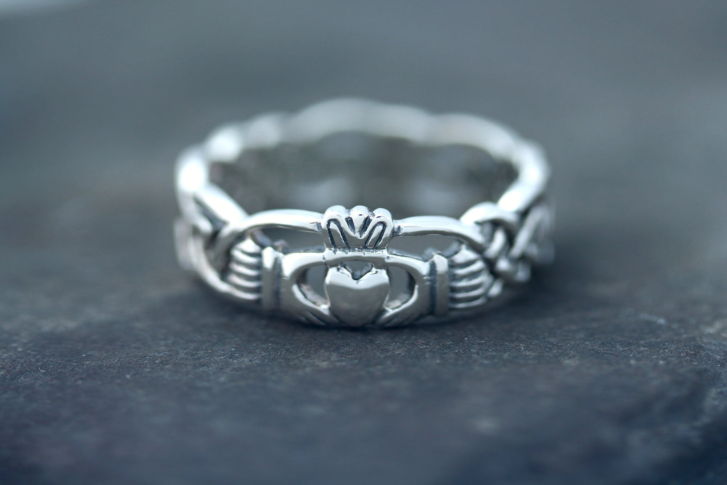 Claddagh Ring - Celtic Knot Band