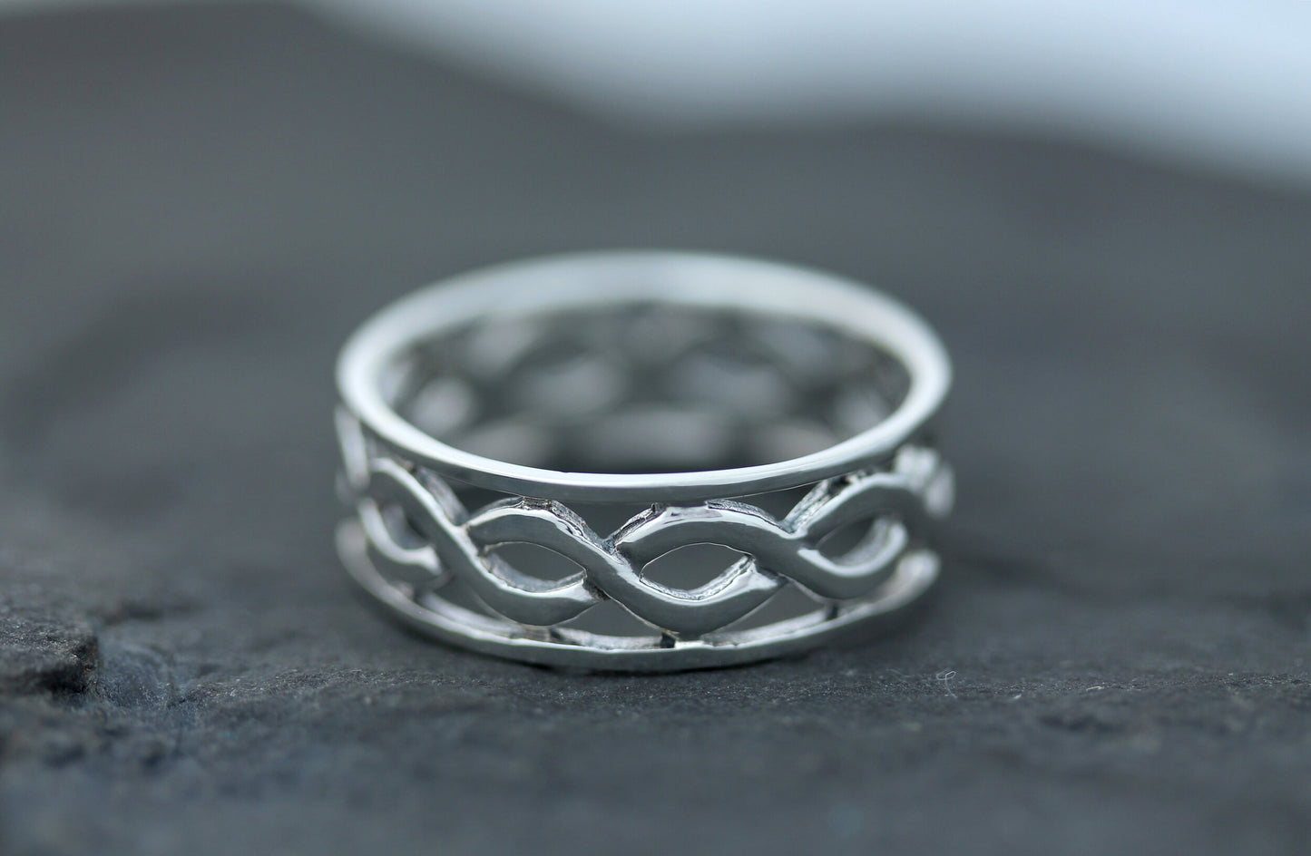 Celtic Knot Ring - Simple Loop in Frame