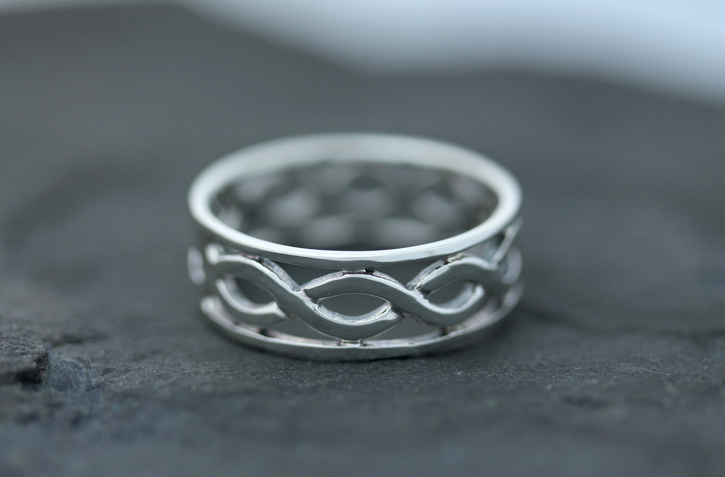 Celtic Knot Ring - Simple Loop in Frame
