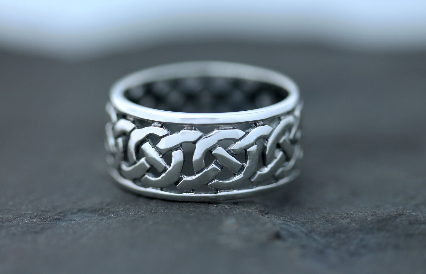 Celtic Knot Ring - Convex Framed Eternal Loop