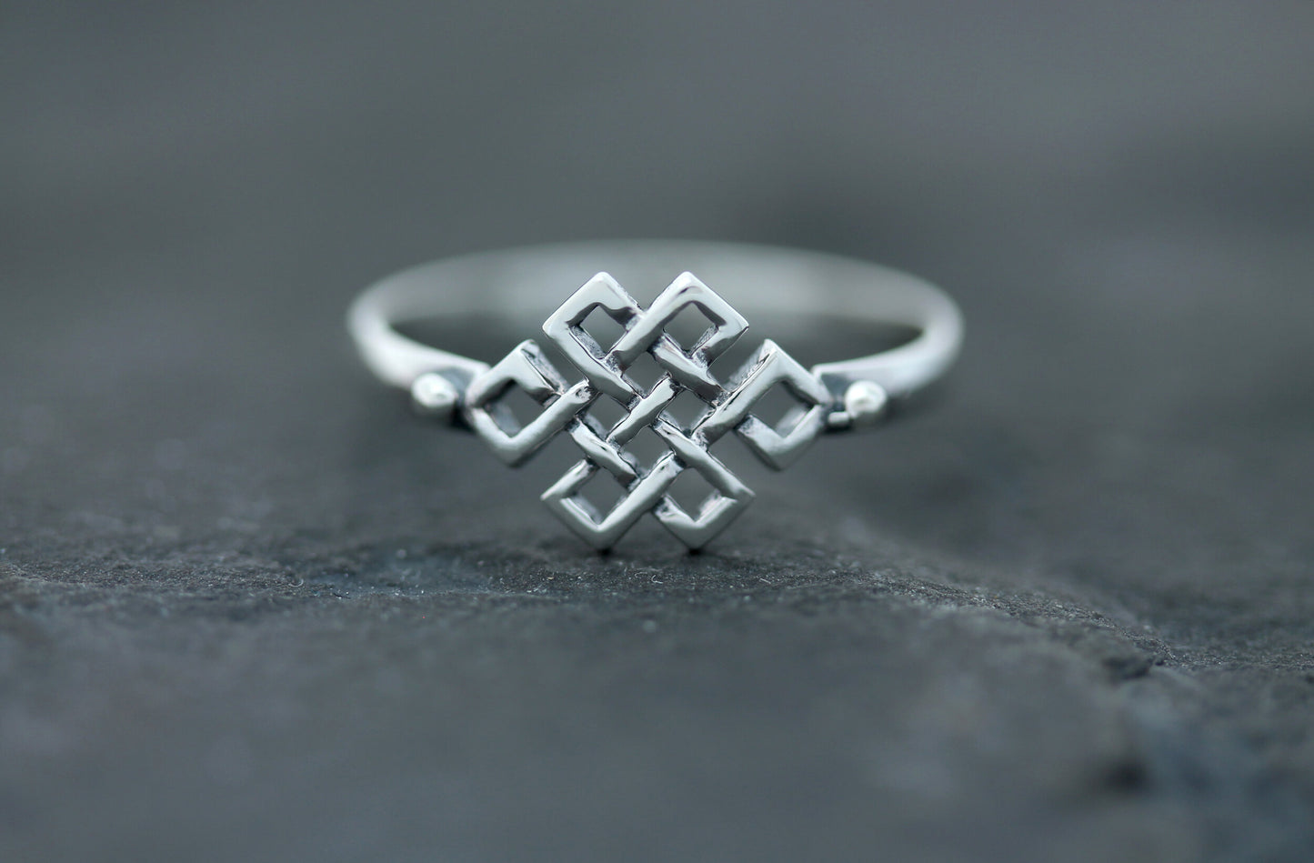 Celtic Knot Ring - Horizontal Padlock Knot