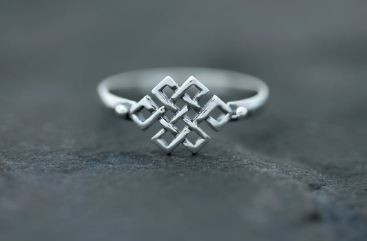 Celtic Knot Ring - Horizontal Padlock Knot