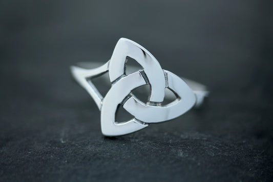 Triquetra Ring - Wide Armed Simple Balance