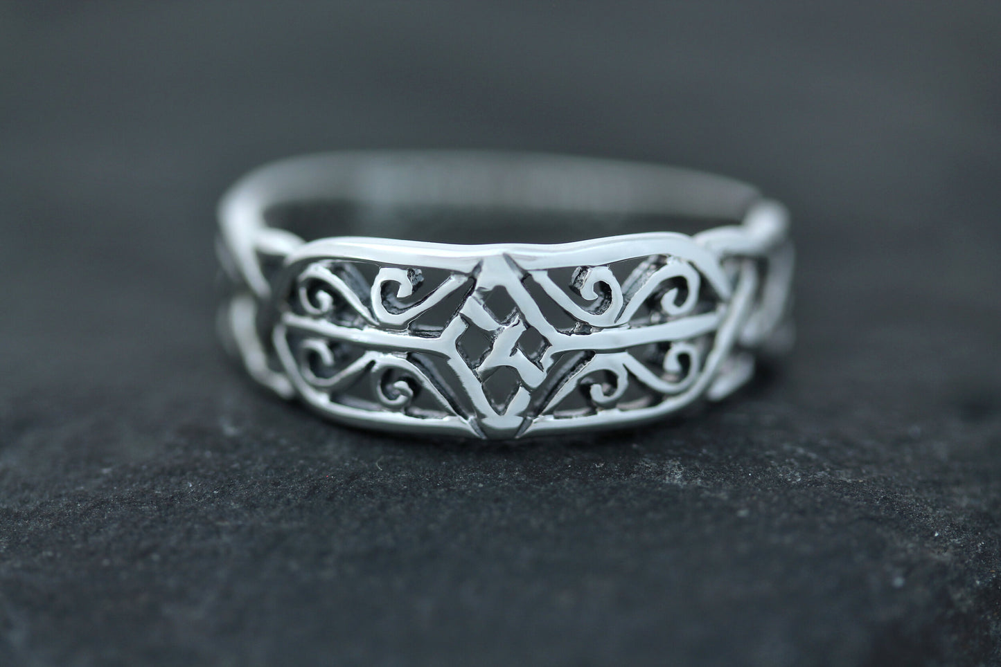 Contemporary Ring - Diamond Swirl Scene