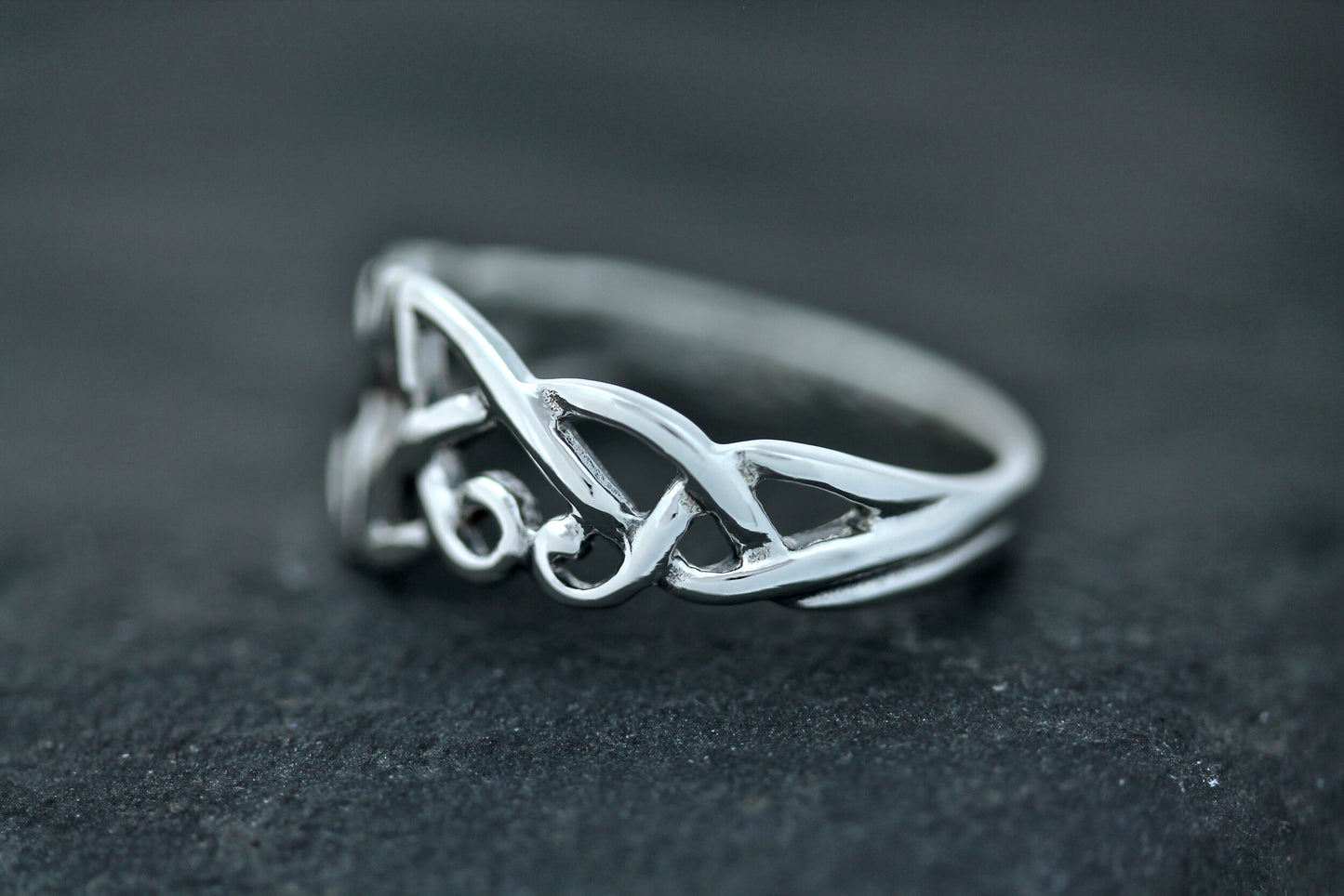 Triquetra Ring - Complexed Trinity Union