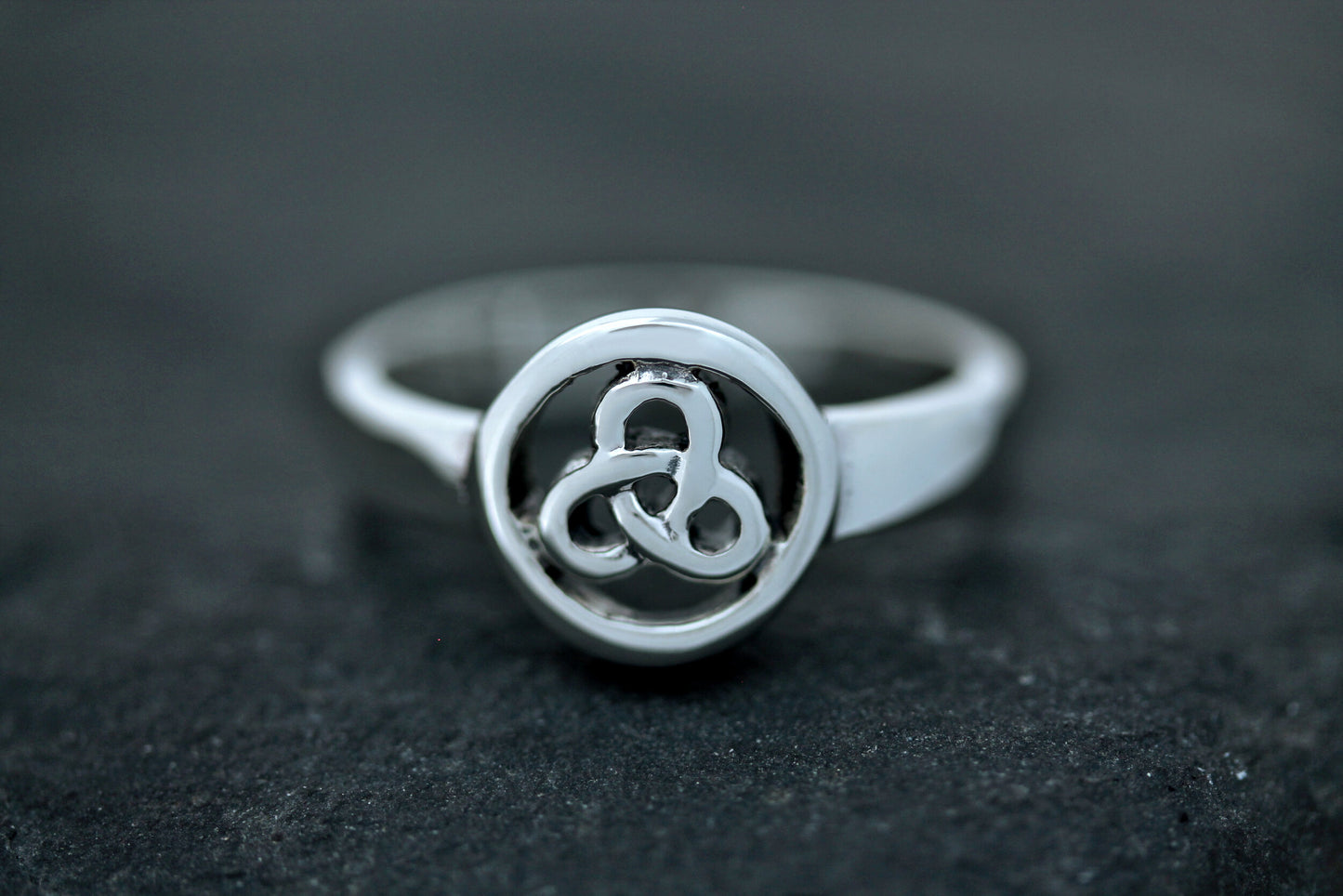 Triquetra Ring - Encircled Rounded Trinity