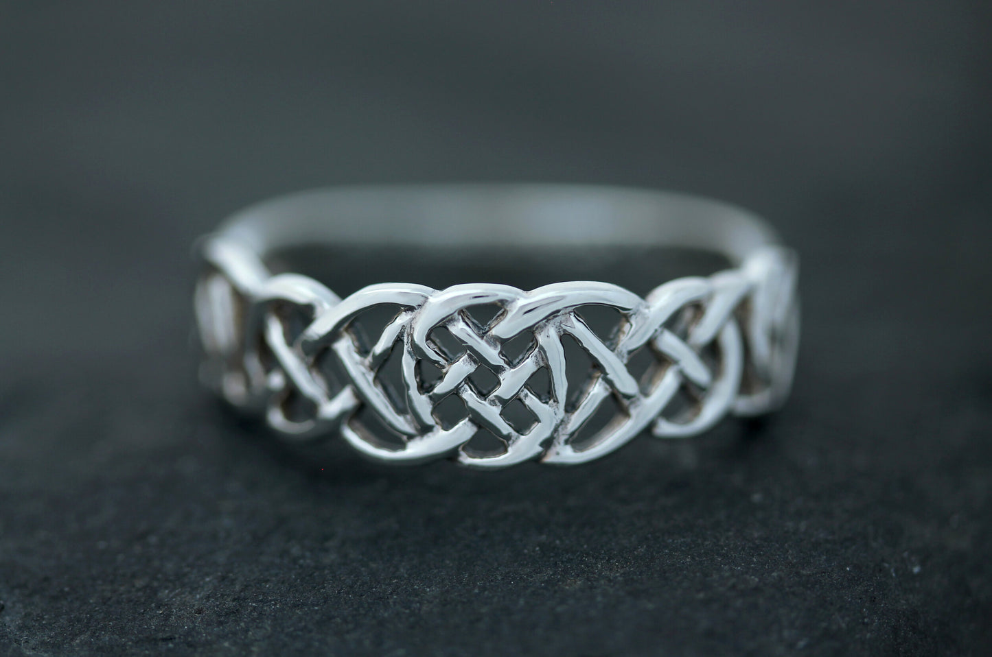 Celtic Knot Ring - Undulating Loop