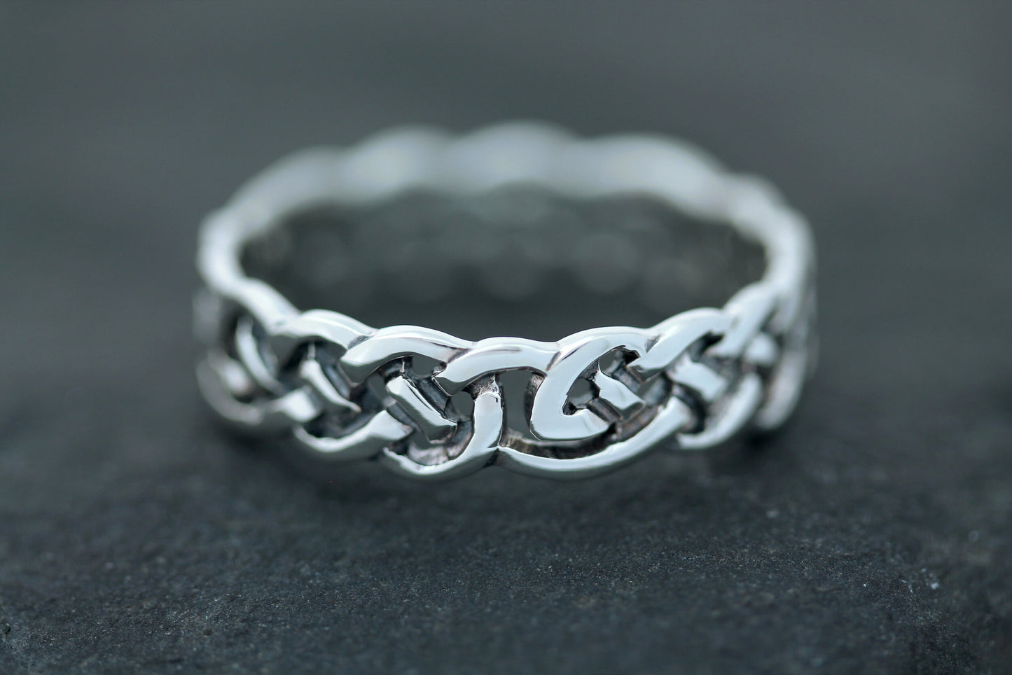 Celtic Knot Ring - Close Knotted Eternal Loop