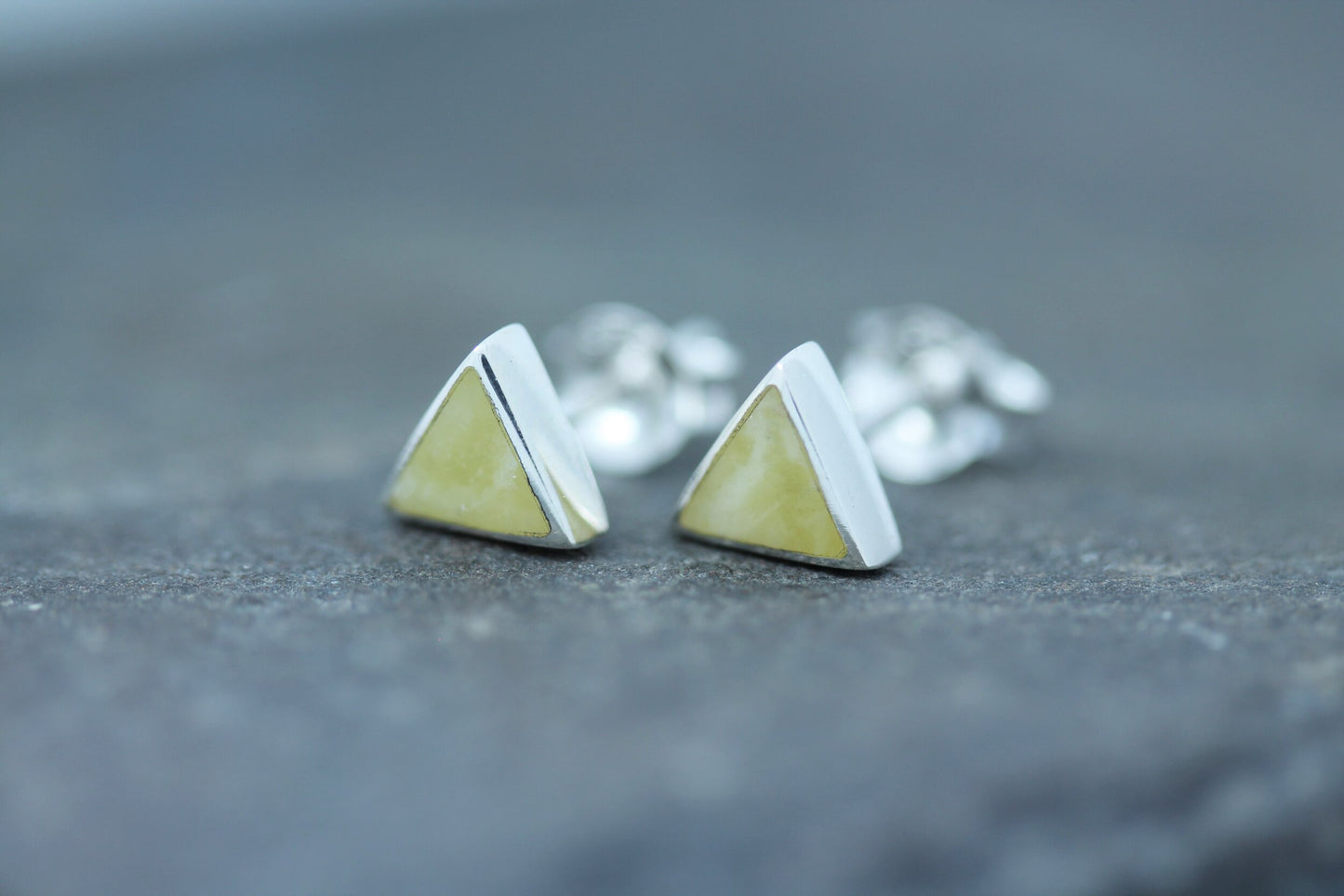 Scottish Marble Studs - Wee Triangles